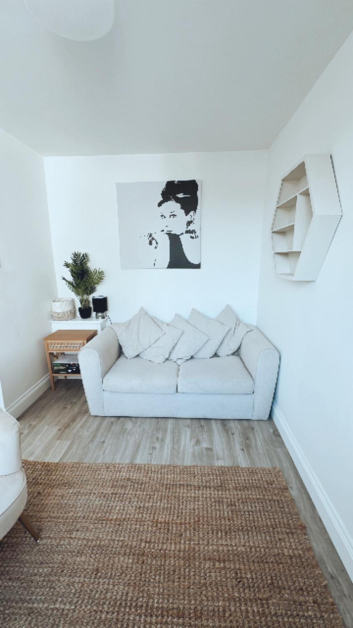 Southsea Homestays - Three Bedroom Home, Sleeps 8 - With Garden & Hot Tub Портсмът Екстериор снимка